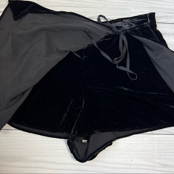 Free People Dance The Night Away black velvet skort size 12 - Picture 5 of 16